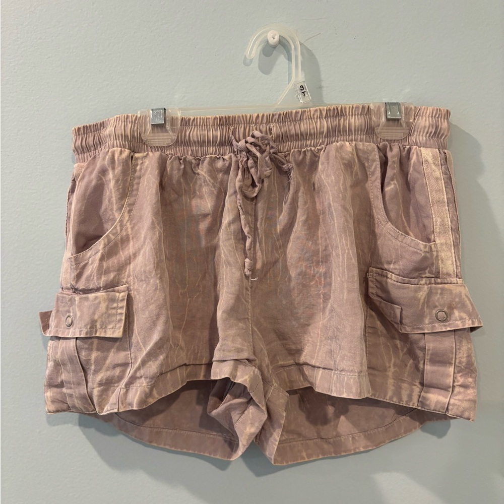 Vintage Havana Women's Cargo Shorts in Light Grey / Purple